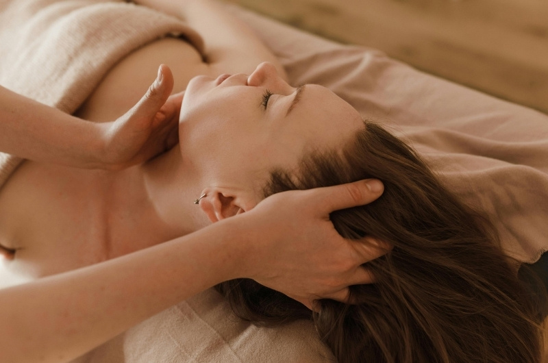 Đau cổ vai gáy - Kim Cương Spa