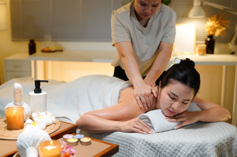 Massage trị liệu là gì? Khác gì massage thư giãn thông thường