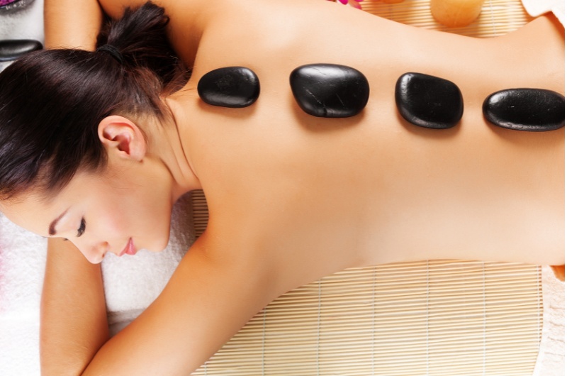 Đá nóng massage là đá gì - Kim Cương Spa